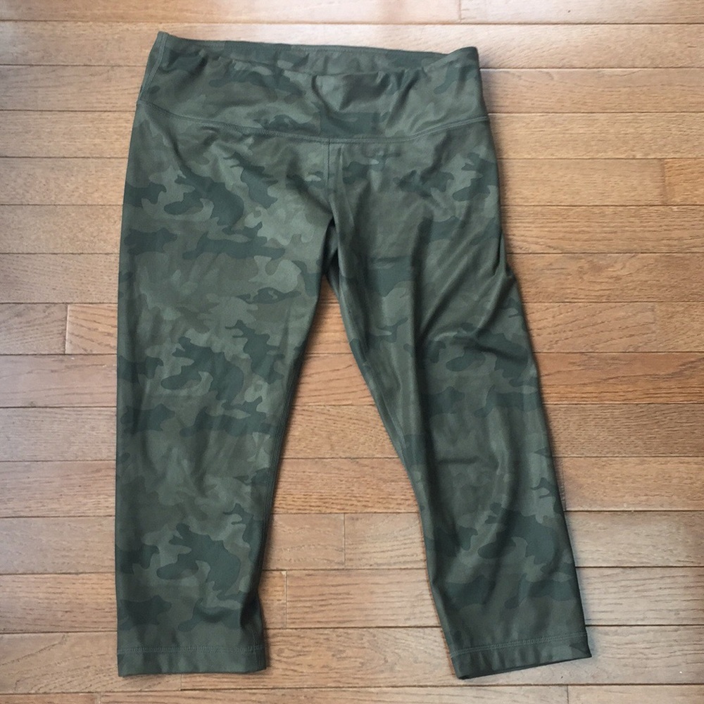 Camo lulu workout leggings 10
